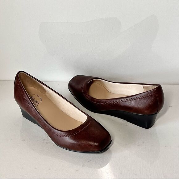 LifeStride Groovy Wedge Pump - Picture 3 of 7